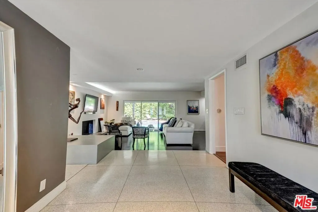 3530 Royal Woods Drive, Sherman Oaks, California 91403 home-pic-3